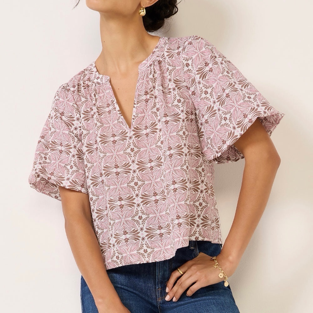 Evereve Chloe V-Neck Swing Blouse